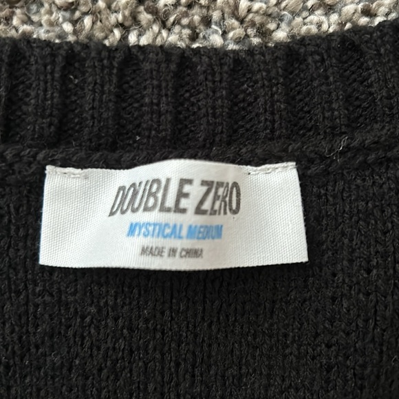 Plaid sweater like new - Picture 2 of 2